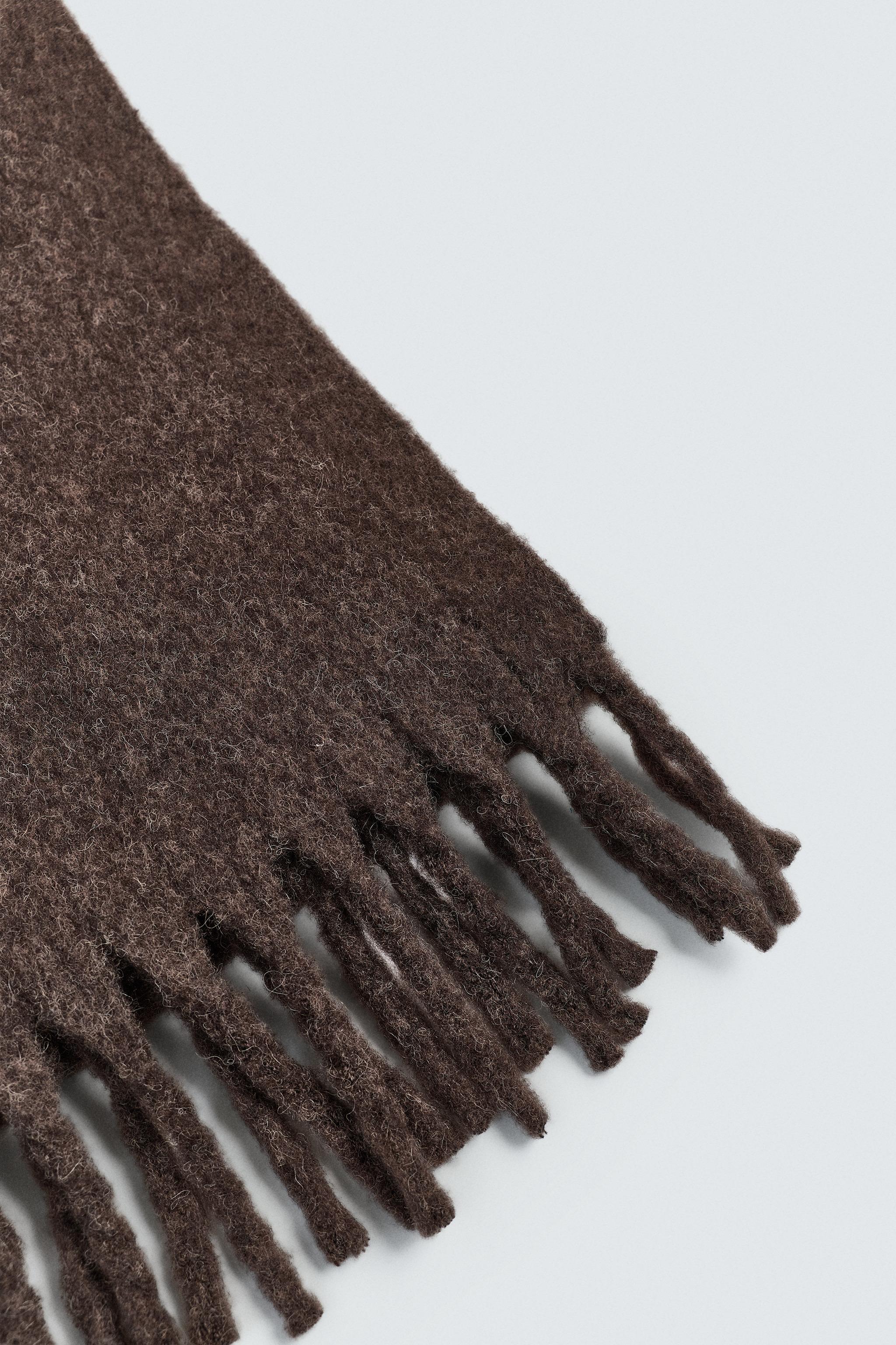 BRUSHED TEXTURE FRINGED SCARF